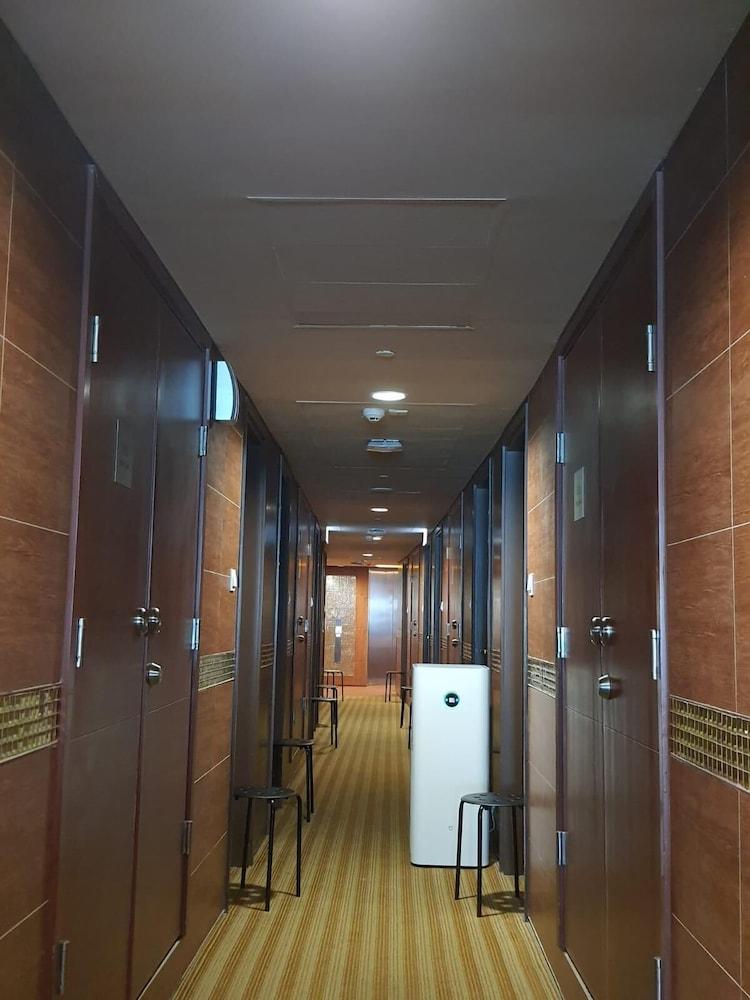 Ramada Hong Kong Grand Hotel Bagian luar foto